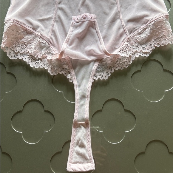 JESSICA SIMPSON Pink Lace Bodysuit Women’s Size Large - Picture 11 of 16